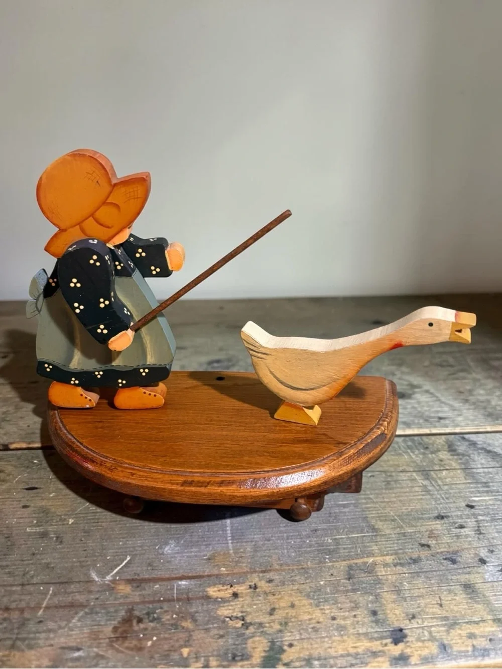 RARE Vintage Wood Folk Art Amish Girl & Goose On Heart Shelf W/ Pegs 8” Wide Key